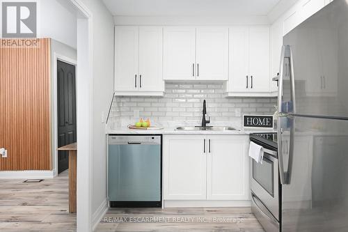 582 Roxborough Avenue, Hamilton, ON - Indoor Photo Showing Kitchen