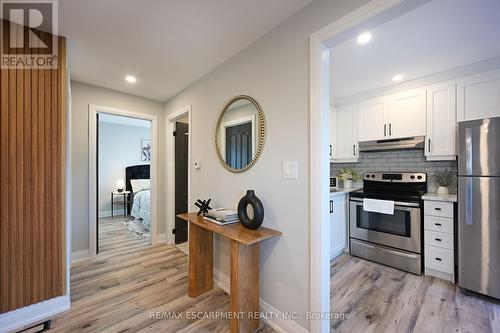 582 Roxborough Avenue, Hamilton, ON - Indoor Photo Showing Kitchen