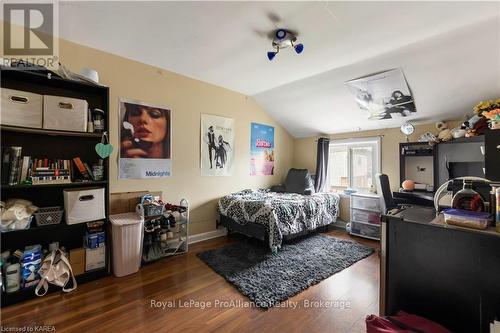 242 Colborne Street, Kingston (East Of Sir John A. Blvd), ON - Indoor Photo Showing Bedroom