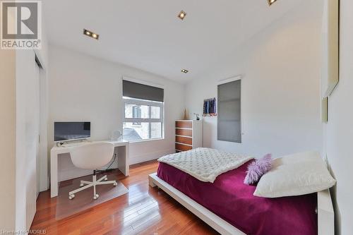 622 Kozel Court, Mississauga, ON - Indoor Photo Showing Bedroom