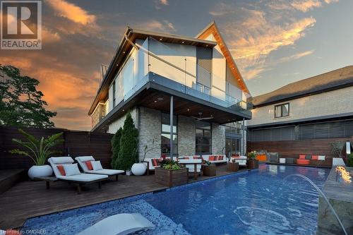 622 Kozel Court, Mississauga, ON - Outdoor With In Ground Pool