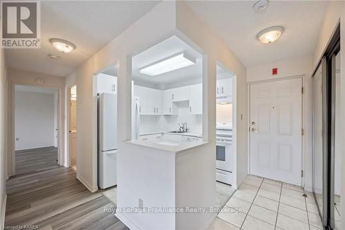 605 - 14 Greenview Drive, Kingston (Central City West), ON - Indoor Photo Showing Kitchen