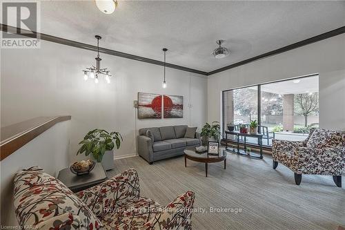 605 - 14 Greenview Drive, Kingston (Central City West), ON - Indoor Photo Showing Living Room