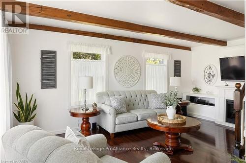 4068 County Road 29, Elizabethtown-Kitley, ON - Indoor Photo Showing Living Room