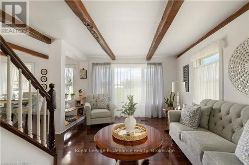 4068 County Road 29, Elizabethtown-Kitley, ON - Indoor Photo Showing Living Room