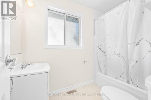 1470 Montreal Street, Kingston (Rideau), ON - Indoor Photo Showing Bathroom