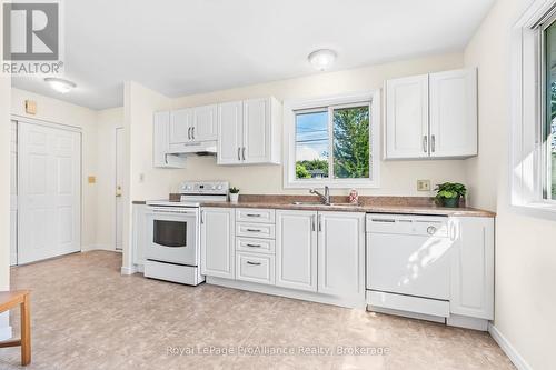 1470 Montreal Street, Kingston (Rideau), ON - Indoor Photo Showing Kitchen