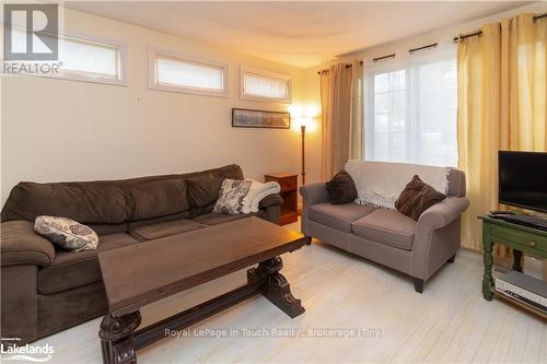 67 Maple Street, Tay (Victoria Harbour), ON - Indoor Photo Showing Living Room