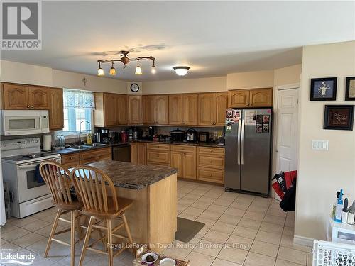 37 Tamerack Avenue, West Nipissing / Nipissing Ouest, ON - Indoor Photo Showing Kitchen With Double Sink