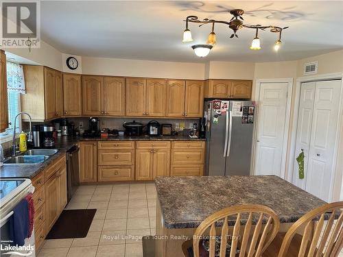 37 Tamerack Avenue, West Nipissing / Nipissing Ouest, ON - Indoor Photo Showing Kitchen With Double Sink