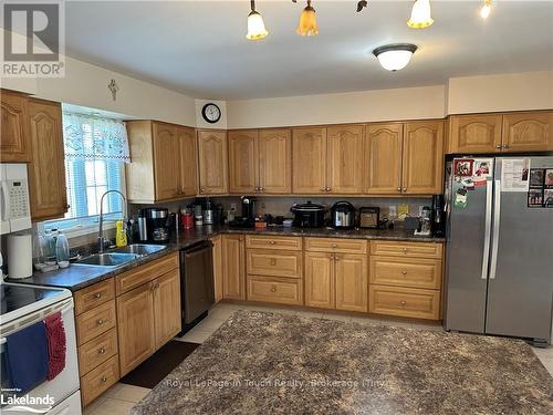 37 Tamerack Avenue, West Nipissing / Nipissing Ouest, ON - Indoor Photo Showing Kitchen With Double Sink