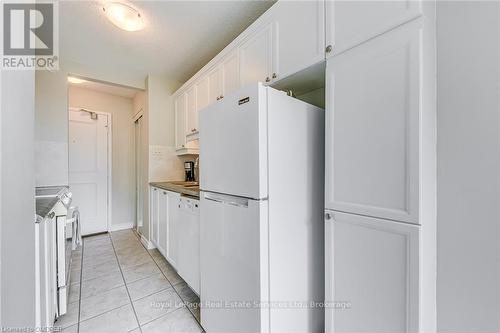 204 - 1950 Main Street W, Hamilton (Ainslie Wood), ON - Indoor Photo Showing Kitchen