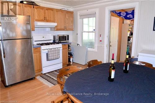 368 Alfred Street, Kingston (East Of Sir John A. Blvd), ON - Indoor Photo Showing Kitchen