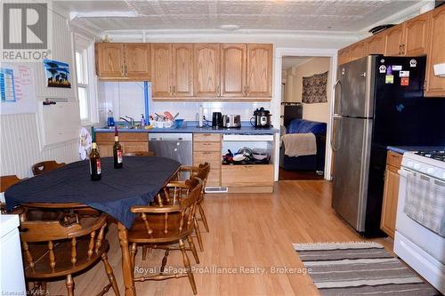 368 Alfred Street, Kingston (East Of Sir John A. Blvd), ON - Indoor Photo Showing Kitchen