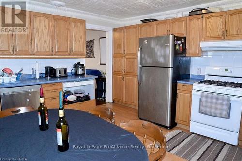 368 Alfred Street, Kingston (East Of Sir John A. Blvd), ON - Indoor Photo Showing Kitchen