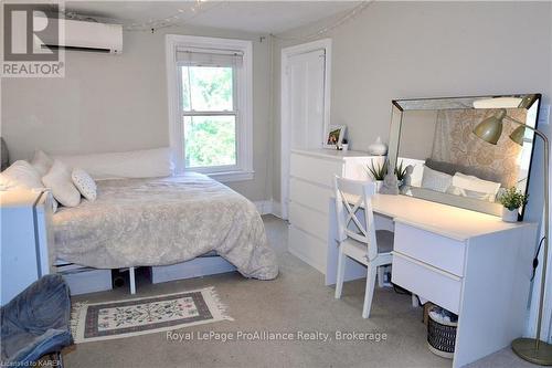 368 Alfred Street, Kingston (East Of Sir John A. Blvd), ON - Indoor Photo Showing Bedroom