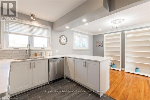 5 Montcalm Street, St. Thomas, ON - Indoor Photo Showing Kitchen With Double Sink