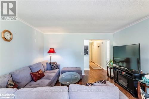 35 Dorcas Avenue, Tiny (Wyevale), ON - Indoor Photo Showing Living Room