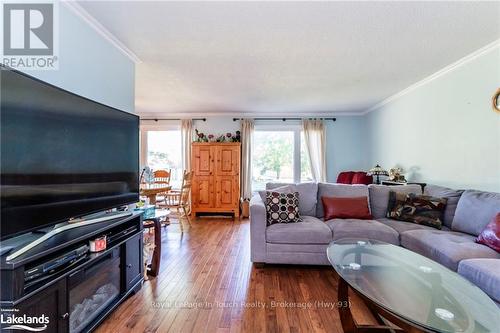 35 Dorcas Avenue, Tiny (Wyevale), ON - Indoor Photo Showing Living Room