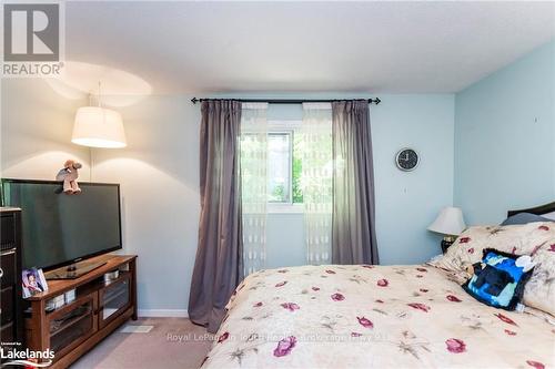 35 Dorcas Avenue, Tiny (Wyevale), ON - Indoor Photo Showing Bedroom