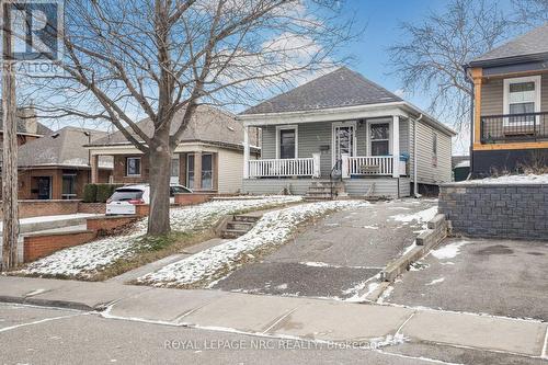 528 Catharine Street N, Hamilton, ON - Outdoor With Facade