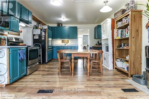 200 Sutherland Street N, Clearview (Stayner), ON - Indoor Photo Showing Kitchen