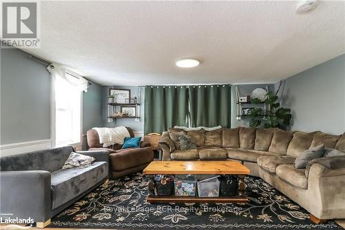 200 Sutherland Street N, Clearview (Stayner), ON - Indoor Photo Showing Living Room