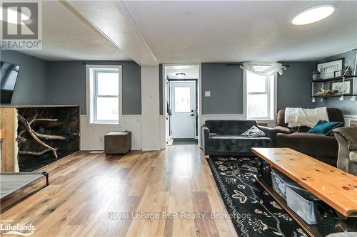 200 Sutherland Street N, Clearview (Stayner), ON - Indoor Photo Showing Living Room