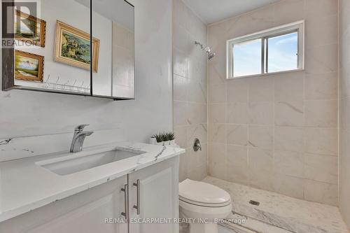 15 Mellenby Street, Hamilton, ON - Indoor Photo Showing Bathroom