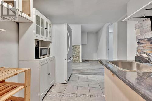 15 Mellenby Street, Hamilton, ON - Indoor Photo Showing Kitchen