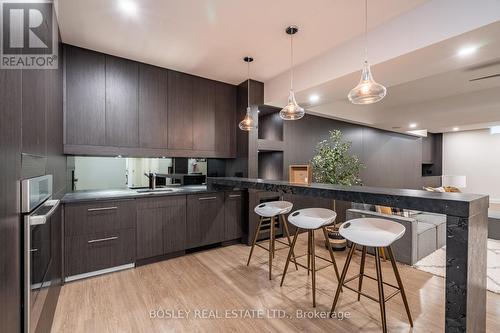 115 Rosemary Lane, Hamilton, ON - Indoor Photo Showing Kitchen With Upgraded Kitchen