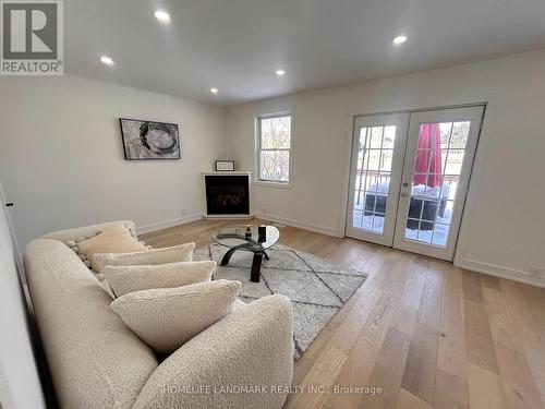 130 Langarth Street E, London, ON - Indoor Photo Showing Living Room