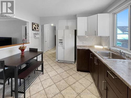 907 Fennell Avenue E, Hamilton, ON - Indoor Photo Showing Kitchen