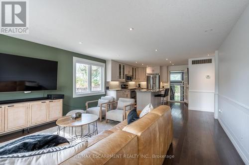 534 Evans Road, Hamilton, ON - Indoor Photo Showing Living Room