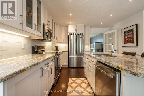 534 Evans Road, Hamilton, ON - Indoor Photo Showing Kitchen With Double Sink With Upgraded Kitchen