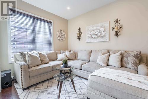 10 - 45 Seabreeze Crescent, Hamilton, ON - Indoor Photo Showing Living Room