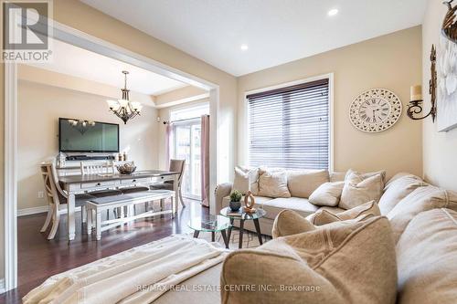 10 - 45 Seabreeze Crescent, Hamilton, ON - Indoor Photo Showing Living Room