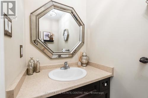 10 - 45 Seabreeze Crescent, Hamilton, ON - Indoor Photo Showing Bathroom