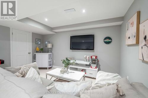 10 - 45 Seabreeze Crescent, Hamilton, ON - Indoor Photo Showing Living Room