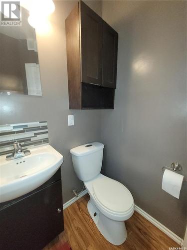 1532 G Avenue N, Saskatoon, SK - Indoor Photo Showing Bathroom