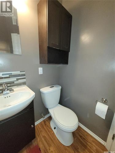 1532 G Avenue N, Saskatoon, SK - Indoor Photo Showing Bathroom