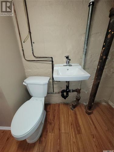 1532 G Avenue N, Saskatoon, SK - Indoor Photo Showing Bathroom