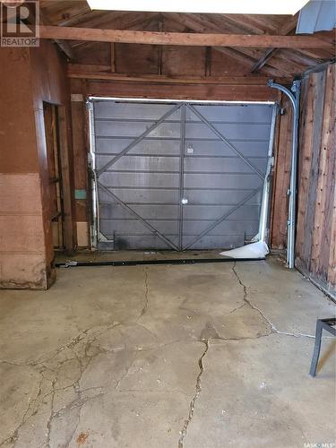 1532 G Avenue N, Saskatoon, SK - Indoor Photo Showing Garage