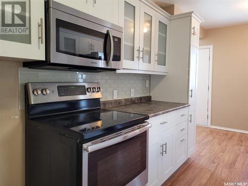 1532 G Avenue N, Saskatoon, SK - Indoor Photo Showing Kitchen