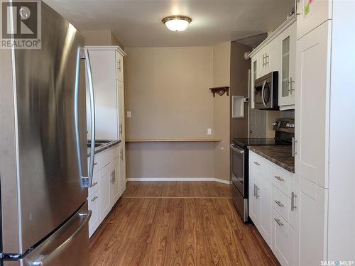 1532 G Avenue N, Saskatoon, SK - Indoor Photo Showing Kitchen With Upgraded Kitchen