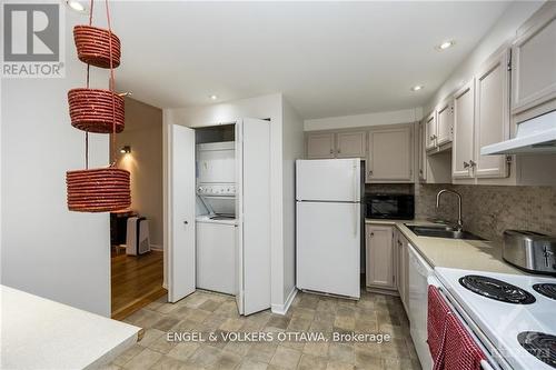 303 - 333 Chapel Street, Ottawa, ON - Indoor Photo Showing Kitchen With Double Sink