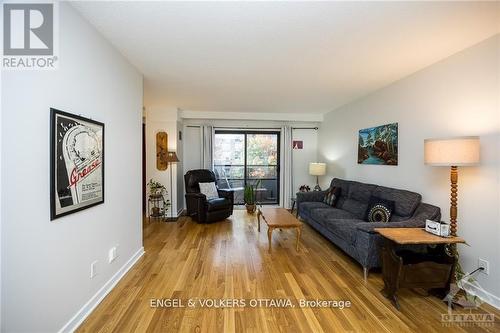 303 - 333 Chapel Street, Ottawa, ON - Indoor Photo Showing Living Room