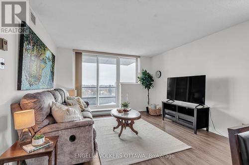 1006 - 1705 Playfair Drive, Ottawa, ON - Indoor Photo Showing Living Room