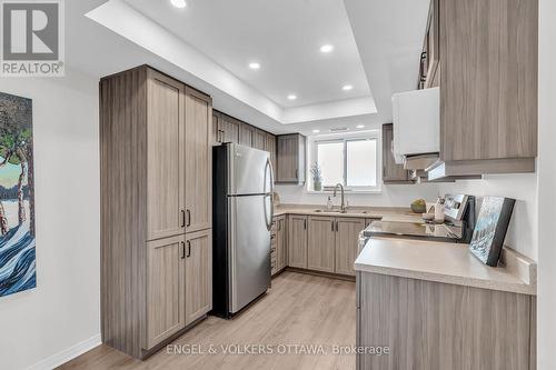 1006 - 1705 Playfair Drive, Ottawa, ON - Indoor Photo Showing Kitchen With Stainless Steel Kitchen