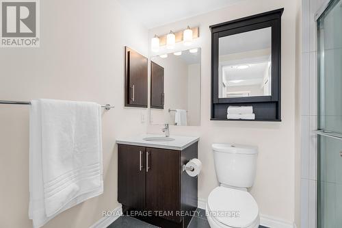 215 - 429 Kent Street, Ottawa, ON - Indoor Photo Showing Bathroom